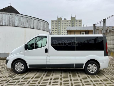 RENAULT TRAFIC 2.0 dCi L2H1P2 Passenger LONG HOSSZÚ KIVITEL-FRISS NAGY SZERVIZ-VEZ.SZERVIZKÖNYV!GYÁRI HOROG!