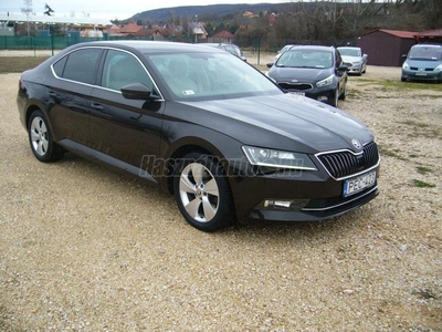 SKODA SUPERB 2.0 TDi Style DSG SZERVIZKÖNYV. BÉZS. NAVI. XENON. PARK.RADAR. 4 ÜLÉSFŰTÉS. ELEKTR.CSOMAGTÉR. TEMP