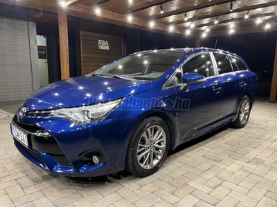 TOYOTA AVENSIS Touring Sports 2.0 D-4D Executive Vezetett szervizkönyv!