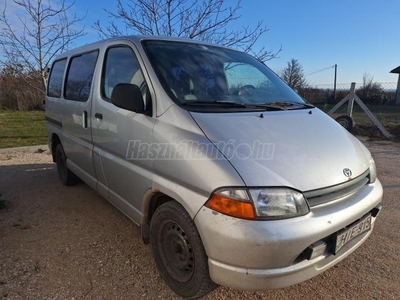 TOYOTA HI-ACE Hiace 2.4 D Glass Van