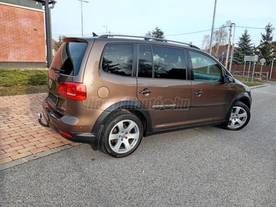 VOLKSWAGEN TOURAN 2.0 CR TDI Highline [7 személy] Touran Cross