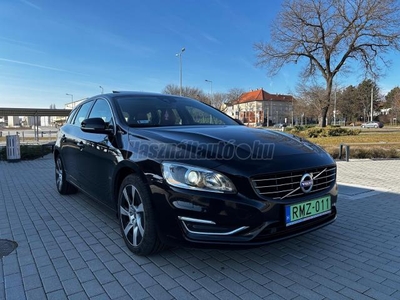 VOLVO V60 2.4 D [D6] PHEV AWD Momentum Geartronic Vezetett szervizkönyves