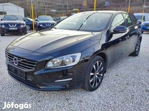 Volvo V60 2.0D D2 Dynamic Edition Szervizkönyv-...