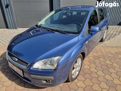 Ford Focus 2.0 Ghia Megkímélt És Figyelmesen SZ...