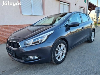 KIA CEE'D 1.4 Cvvt EX Sérmentes. vez.szervkönyv...