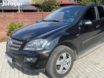 Mercedes ML 320 CDI 4x4 Off-Road extrával 3500 kg vonóhoroggal egyedi!