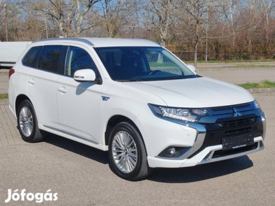 Mitsubishi Outlander 2.4 Phev Invite 4WD CVT Sé...