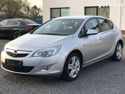 Opel Astra J 1.6 Enjoy ++110eKM++Vezszkönyv++Ül...