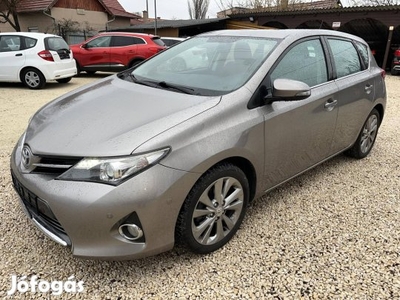 Toyota Auris 1.8 HSD Executive (Automata) Hibát...