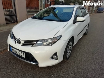 Toyota auris touring 1.4 d4d 2014-es sérülésmentes újszerű állapotú