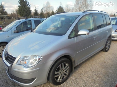 Volkswagen Touran 1.6 Trendline Vezetett Szervi...