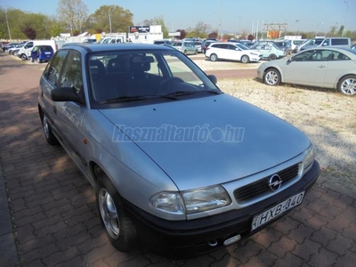 OPEL ASTRA F 1.4 Classic GL SZERVOKORMÁNY ALUFELNI CD KŐDLÁMPA