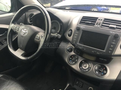 TOYOTA RAV 4 Rav4 2.2 D-4D 4x4 Executive NAPFÉNYTETŐ Diplonata.Aut. NAVI. Vonóhorog HDD