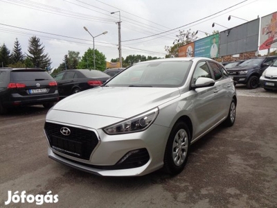 Hyundai I30 1.4 MPi Comfort Navigáció. szervízk...