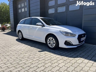 Hyundai I30 1.6 CRDi MP Life DCT Szervizkönyv /...