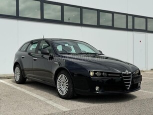 ALFA ROMEO 159 SW 2.0 JTDm 16V Distinctive 1 tulaj//Balesetmentes//Rozsdamentes//Tolatóradar//Vezetett szervízkönyv