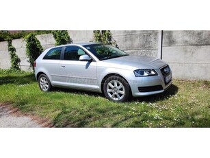 AUDI A3 1.6 Ambiente S-tronic Mo.-on vásárolt. törésmentes gyári fényezés. végig vezetett szervízkönyv. másodi