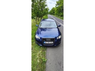 AUDI A3 2.0 TDI Attraction DPF quattro Bi-Xenon . 170 Le