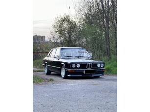 BMW 520 E12