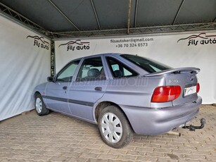 FORD ESCORT 1.6 16V Ghia TETŐABLAK! 2XLÉGZSÁK!