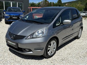 HONDA JAZZ 1.4 Executive Panorámatető. Tolatóradar. Tempomat