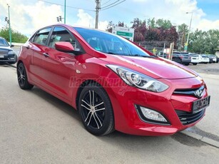 HYUNDAI I30 1.4i Comfort Makulátlan. sérmentes. végig vez.szervkönyv. klíma. el.abl. el.tükör. ESP. 17alu