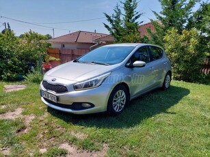 KIA CEE'D 1.4 CVVT LX Megkímélt. tényleg orvostól! Garanciaidő lejáratig márkaszervizben karbantartott