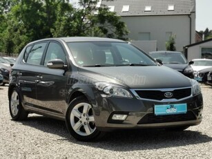 KIA CEE'D 1.6 CRDi LX Plus Kevés km+Tolató radar+Tempomat+Digitklíma+Ülésfűtés+Gyári alufelni+