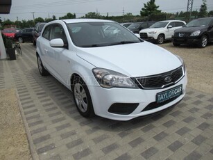 KIA PRO CEE'D 1.4 LX / 138 EZER KM / SZERVIZKÖNYV /