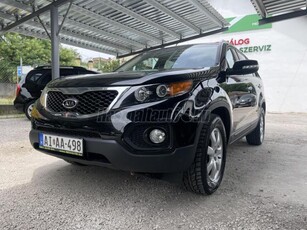 KIA SORENTO 2.2 CRDi EX (Automata) Végig vezetett szervizkönyves Automata váltós Navigáció