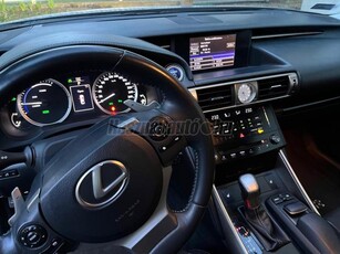 LEXUS IS 300h Comfort&Navigation (Automata)