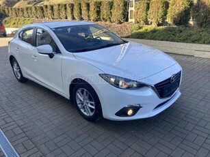 MAZDA 3 Sport 1.5 Challenge 115000KM SZERVIZKÖNYV GYÖNGYHAZFEHÉR