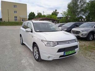 MITSUBISHI OUTLANDER 2.0 PHEV Instyle Navi 4WD CVT Digitklima.Bőr belső.Ülésfűtés.Tolatókamera.Tempomat