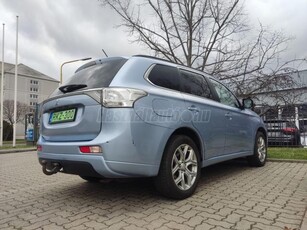 MITSUBISHI OUTLANDER 2.0 PHEV Instyle Navi 4WD CVT