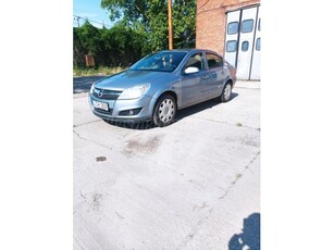 OPEL ASTRA H Sedan 1.6 Enjoy