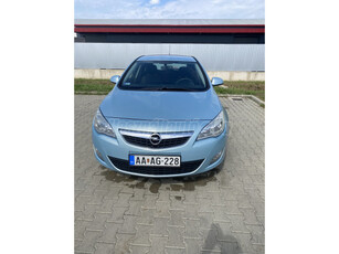 OPEL ASTRA J 1.6 Essentia