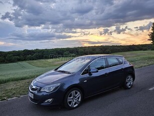 OPEL ASTRA J 1.6 T Active (180le) Összes Extra!