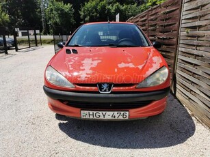 PEUGEOT 206 1.4 Presence téli-nyári gumi szett. Magyarországon vásárolt.folyamatosan szervizelt!