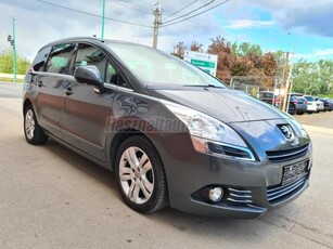 PEUGEOT 5008 1.6 HDi Allure (7 személyes ) Vez.szervkönyv. navi. digitklíma. tempomat. parkradar. panorámatető. head up. al