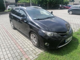 TOYOTA AURIS Touring Sports 1.4 D-4D Limited IPA kamera parkszenzor ülésfűtés elektromos gerinctámasz