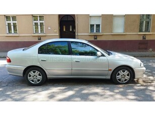 TOYOTA AVENSIS 1.6 Linea Sol T22