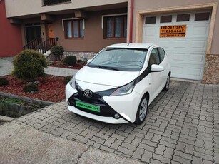 TOYOTA AYGO 1.0 x-cool 1TUL+LED+KAMERA+TEMPOMAT+KLÍMA+KPZ+EL.ABLAK+KÖNYV+TOP