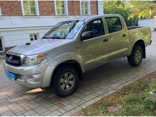 TOYOTA HI LUX Hilux 2.5 D-4D 4x4 Double Terra AC