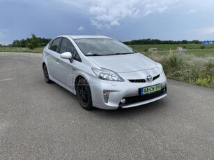 TOYOTA PRIUS PLUG-IN