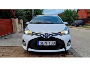 TOYOTA YARIS 1.5 VVT-i Hybrid Selection Smart White e-CVT 93E KM!Hybrid Garanciával!Kamera!Sávtartó!Digit Klíma!Tempomat!Téli-Nyári Gumi!