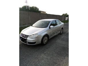 VOLKSWAGEN JETTA 1.4 TSi Comfortline DSG