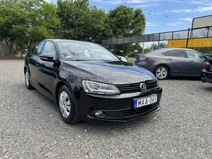 VOLKSWAGEN JETTA 1.6 CR TDI Trendline Nagyon szép