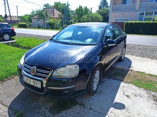 VOLKSWAGEN JETTA 1.6 Trendline