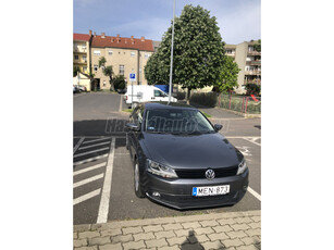 VOLKSWAGEN JETTA VI 1.2 TSI Comfortline