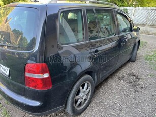 VOLKSWAGEN TOURAN 2.0 FSI Highline